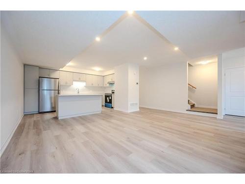 C142-584 Benninger Drive, Kitchener, ON - Indoor Photo Showing Kitchen