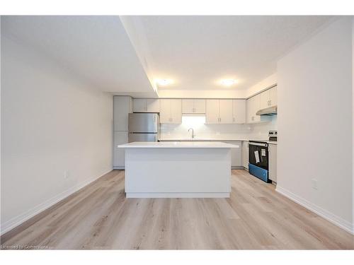 C142-584 Benninger Drive, Kitchener, ON - Indoor Photo Showing Kitchen