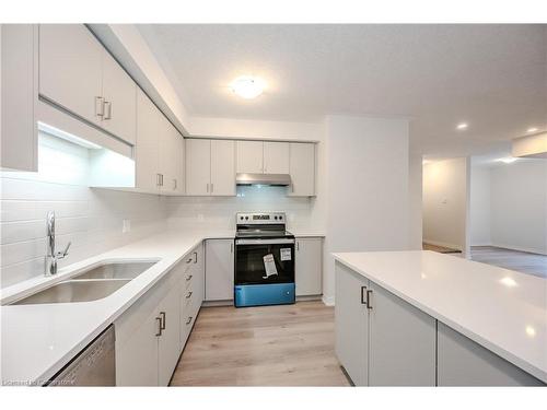 C142-584 Benninger Drive, Kitchener, ON - Indoor Photo Showing Kitchen With Double Sink