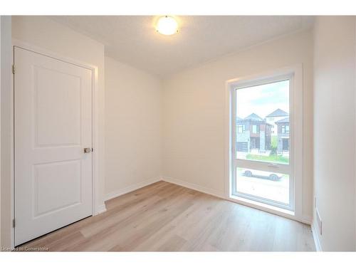 C142-584 Benninger Drive, Kitchener, ON - Indoor Photo Showing Other Room