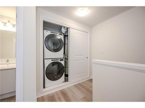 C142-584 Benninger Drive, Kitchener, ON - Indoor Photo Showing Laundry Room