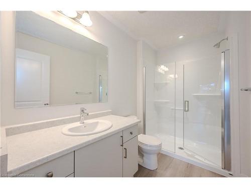 C142-584 Benninger Drive, Kitchener, ON - Indoor Photo Showing Bathroom