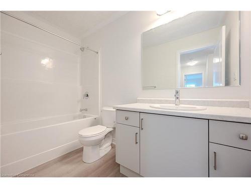 C142-584 Benninger Drive, Kitchener, ON - Indoor Photo Showing Bathroom