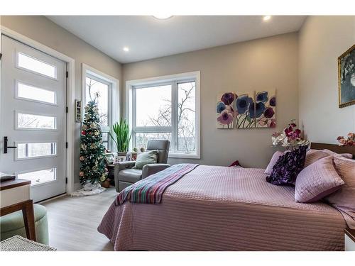 111 Grand Ridge Drive, Cambridge, ON - Indoor Photo Showing Bedroom