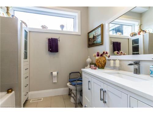 111 Grand Ridge Drive, Cambridge, ON - Indoor Photo Showing Bathroom