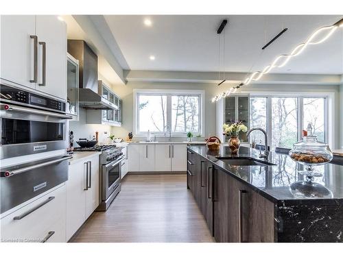 111 Grand Ridge Drive, Cambridge, ON - Indoor Photo Showing Kitchen With Upgraded Kitchen