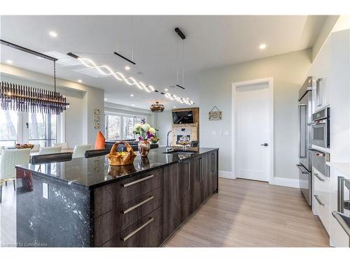 111 Grand Ridge Drive, Cambridge, ON - Indoor Photo Showing Kitchen