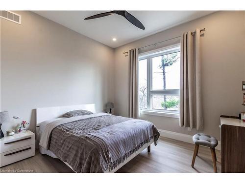 111 Grand Ridge Drive, Cambridge, ON - Indoor Photo Showing Bedroom