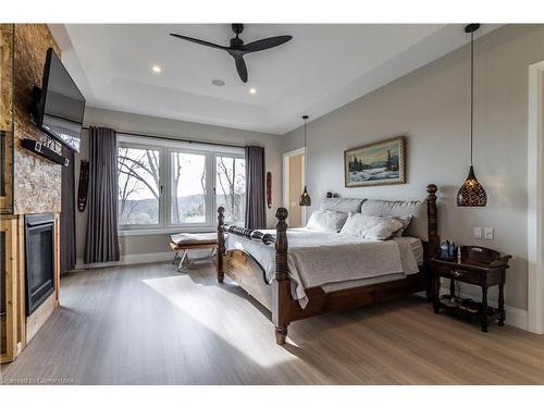 111 Grand Ridge Drive, Cambridge, ON - Indoor Photo Showing Bedroom