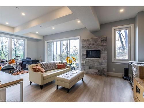 111 Grand Ridge Drive, Cambridge, ON - Indoor Photo Showing Living Room With Fireplace