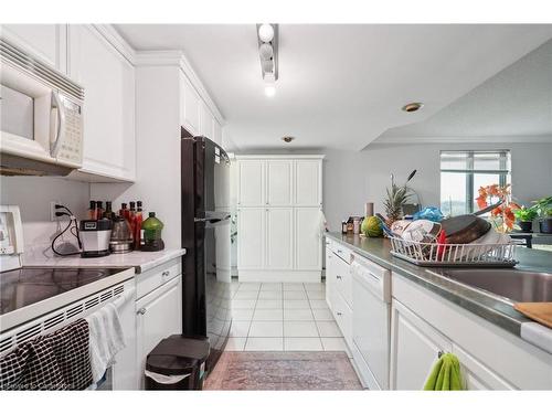 701-1255 Commissioners Road W, London, ON - Indoor Photo Showing Kitchen