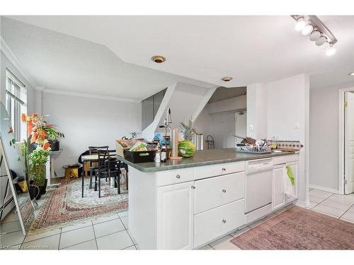 701-1255 Commissioners Road W, London, ON - Indoor Photo Showing Kitchen