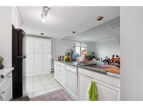 701-1255 Commissioners Road W, London, ON - Indoor Photo Showing Kitchen