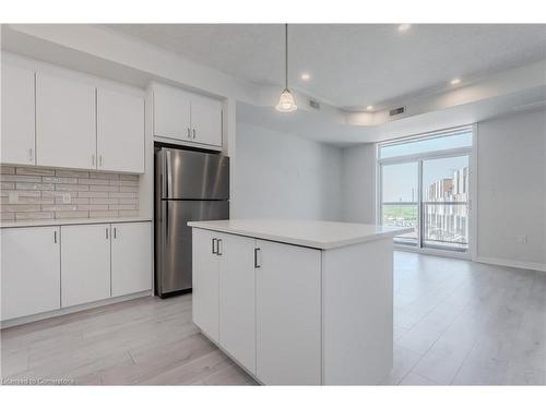 A011-142 Foamflower Place, Waterloo, ON - Indoor Photo Showing Kitchen