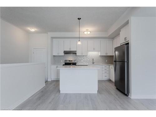 A011-142 Foamflower Place, Waterloo, ON - Indoor Photo Showing Kitchen With Upgraded Kitchen