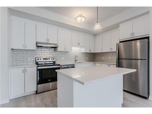 A011-142 Foamflower Place, Waterloo, ON - Indoor Photo Showing Kitchen With Upgraded Kitchen