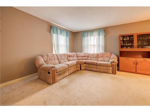 24 Margaret Avenue, Grimsby, ON - Indoor Photo Showing Living Room