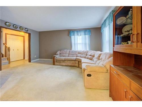 24 Margaret Avenue, Grimsby, ON - Indoor Photo Showing Living Room