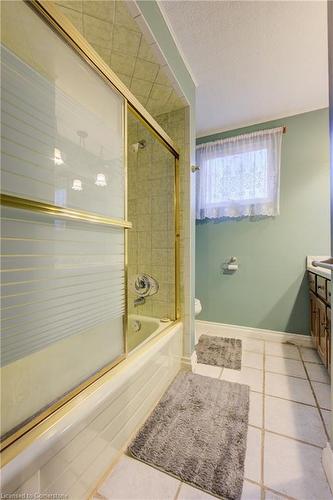 24 Margaret Avenue, Grimsby, ON - Indoor Photo Showing Bathroom