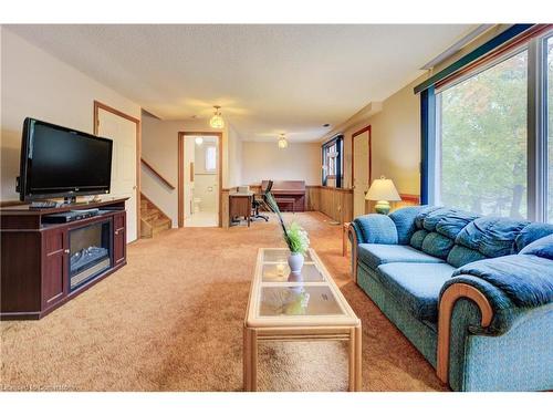 24 Margaret Avenue, Grimsby, ON - Indoor Photo Showing Living Room