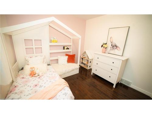 663 Springbank Avenue N, Woodstock, ON - Indoor Photo Showing Bedroom