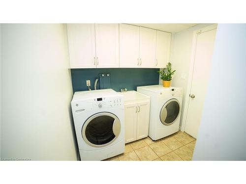 663 Springbank Avenue N, Woodstock, ON - Indoor Photo Showing Laundry Room