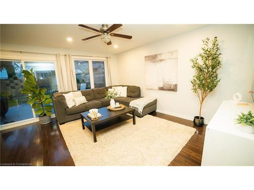 663 Springbank Avenue N, Woodstock, ON - Indoor Photo Showing Living Room