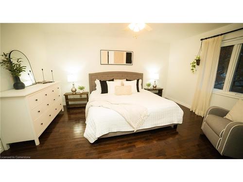 663 Springbank Avenue N, Woodstock, ON - Indoor Photo Showing Bedroom