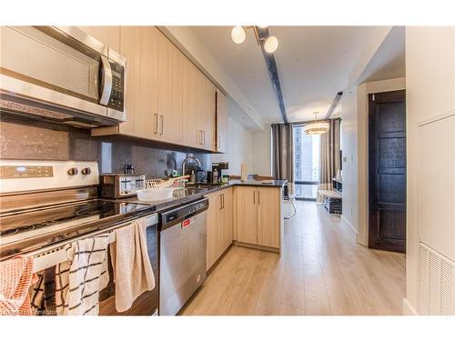 1210-145 Columbia Street W, Waterloo, ON - Indoor Photo Showing Kitchen