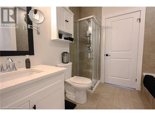 4.5 Elgin Street W, Norwich, ON - Indoor Photo Showing Bathroom