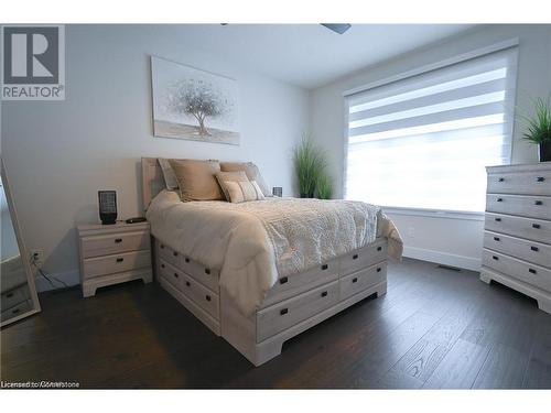 4.5 Elgin Street W, Norwich, ON - Indoor Photo Showing Bedroom