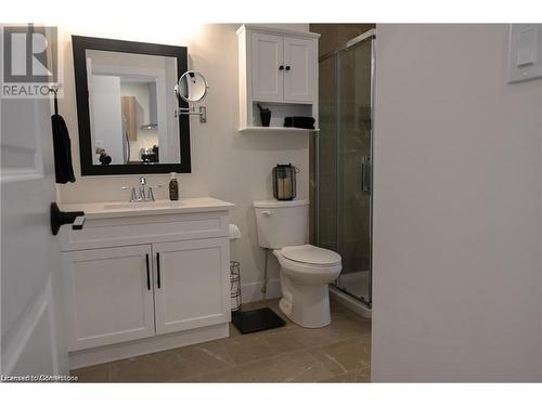 4.5 Elgin Street W, Norwich, ON - Indoor Photo Showing Bathroom