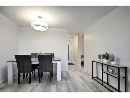 709-55 Green Valley Drive, Kitchener, ON - Indoor Photo Showing Dining Room