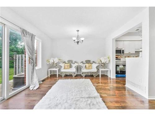 43-400 Wilson Avenue, Kitchener, ON - Indoor Photo Showing Living Room