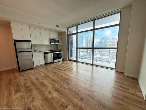 907-60 Frederick Street, Kitchener, ON - Indoor Photo Showing Kitchen