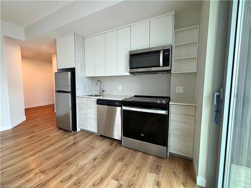 907-60 Frederick Street, Kitchener, ON - Indoor Photo Showing Kitchen