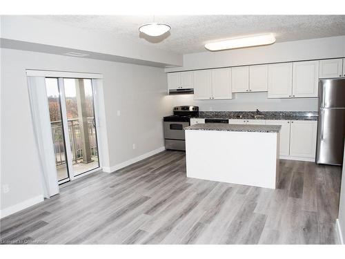 515-239 Auburn Drive, Waterloo, ON - Indoor Photo Showing Kitchen