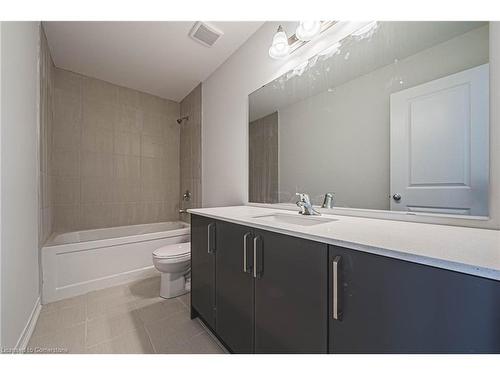 60-155 Equestrian Way, Cambridge, ON - Indoor Photo Showing Bathroom