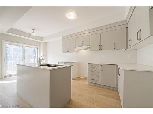 60-155 Equestrian Way, Cambridge, ON - Indoor Photo Showing Kitchen With Double Sink