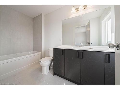 4-155 Equestrian Way, Cambridge, ON - Indoor Photo Showing Bathroom