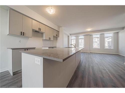 4-155 Equestrian Way, Cambridge, ON - Indoor Photo Showing Kitchen