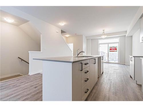 4-155 Equestrian Way, Cambridge, ON - Indoor Photo Showing Kitchen