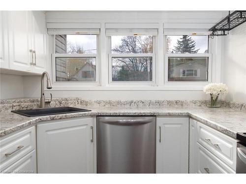 22 Fairmount Road, Kitchener, ON - Indoor Photo Showing Kitchen With Upgraded Kitchen