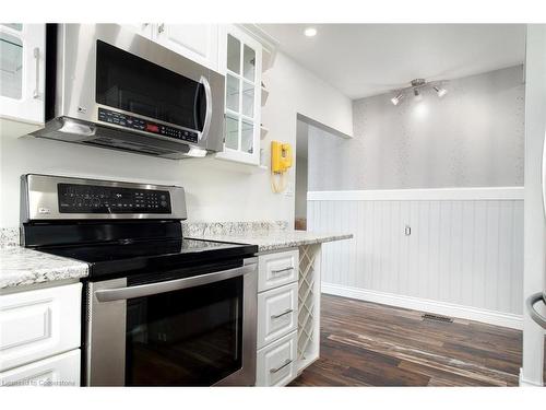 22 Fairmount Road, Kitchener, ON - Indoor Photo Showing Kitchen