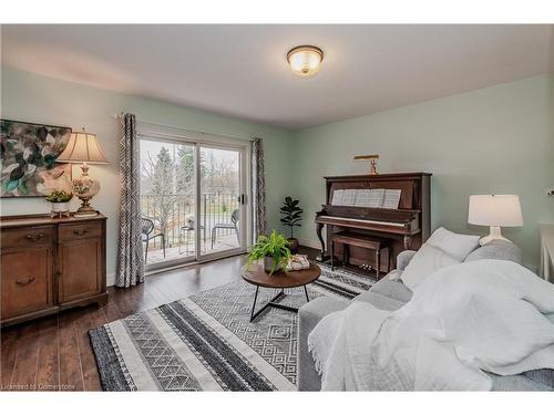 302-1522 King Street E, Kitchener, ON - Indoor Photo Showing Living Room