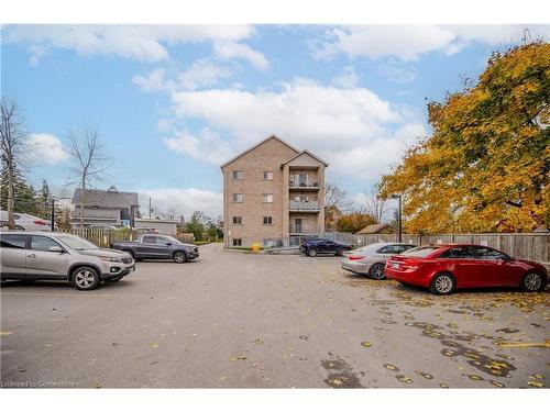 302-1522 King Street E, Kitchener, ON - Outdoor