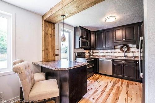 707 Conservation Drive, Waterloo, ON - Indoor Photo Showing Kitchen