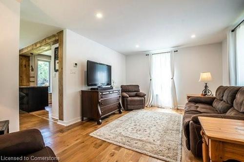 707 Conservation Drive, Waterloo, ON - Indoor Photo Showing Living Room