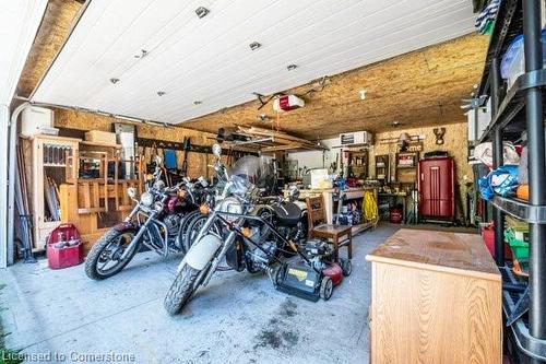 707 Conservation Drive, Waterloo, ON - Indoor Photo Showing Garage