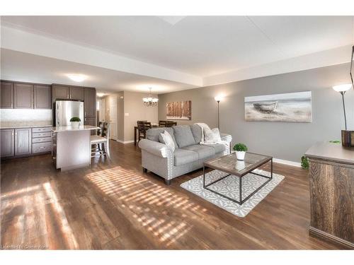 H-29 Sienna Street, Kitchener, ON - Indoor Photo Showing Living Room